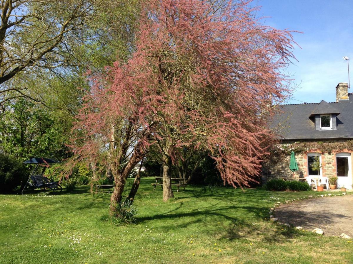La Ville De Mainguy Josselin Bagian luar foto