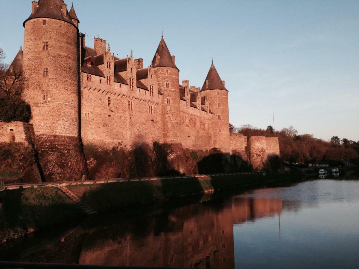 La Ville De Mainguy Josselin Bagian luar foto