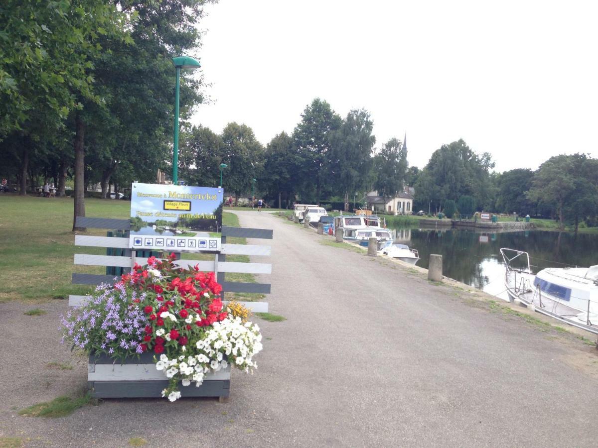 La Ville De Mainguy Josselin Bagian luar foto