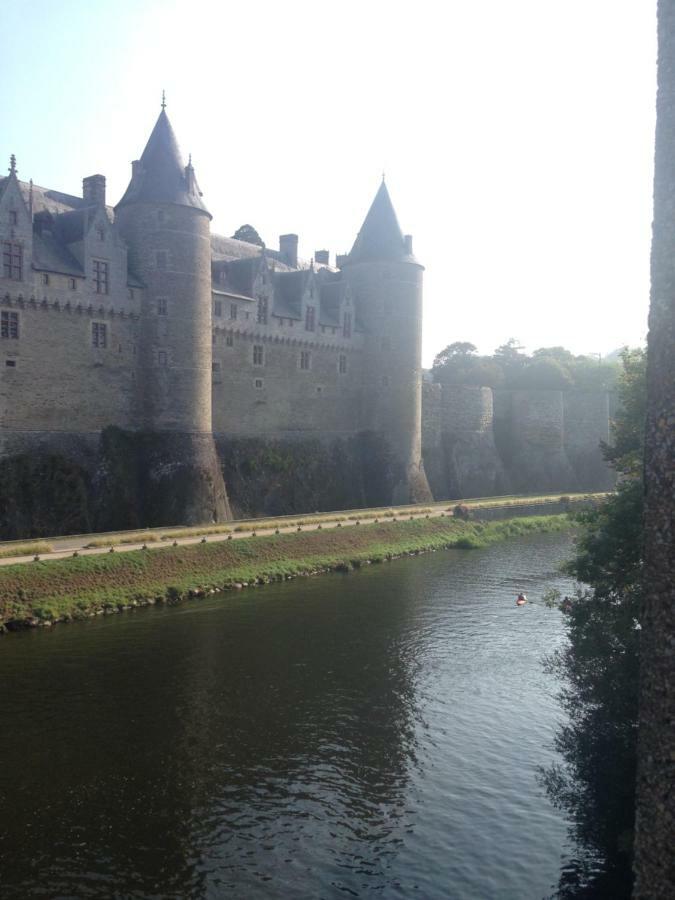 La Ville De Mainguy Josselin Bagian luar foto