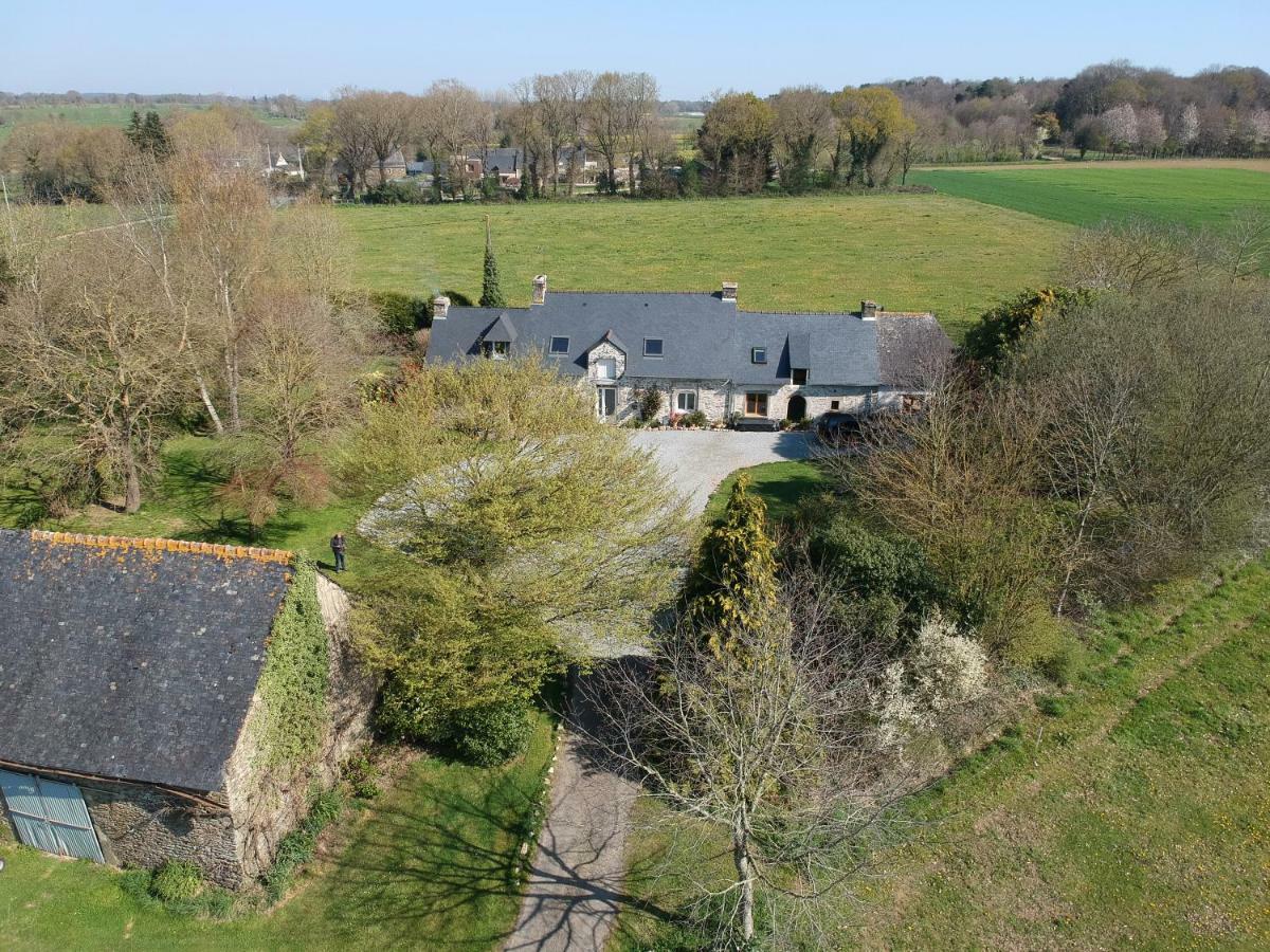 La Ville De Mainguy Josselin Bagian luar foto